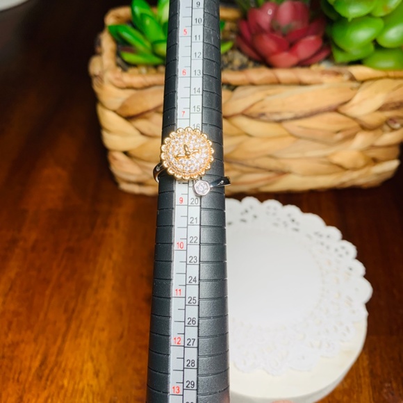 Spinning Bee in Crystal Flower, Stress relief ring, adjustable - Picture 7 of 8
